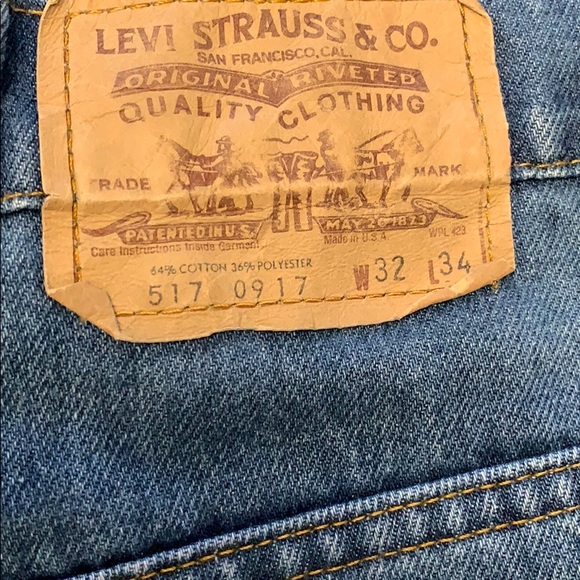 Levi’s Distressed Cut Off Jean Shorts - Picture 5 of 7